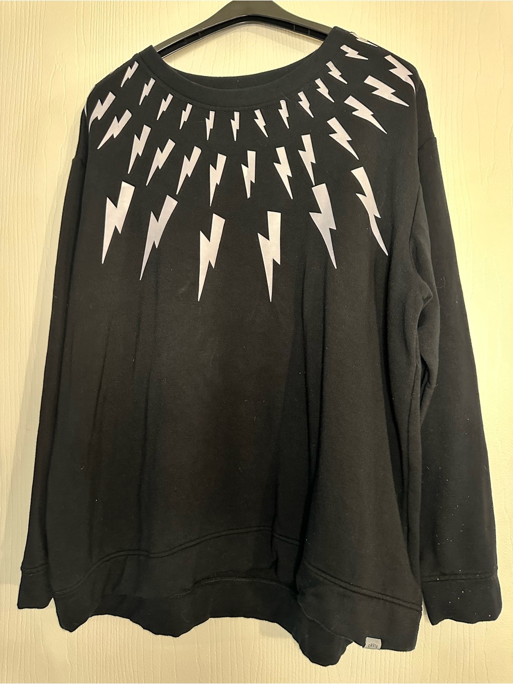 Women's Orvis Black Sweatshirt with White Lightning Bolt Print 1X or possibly 2X